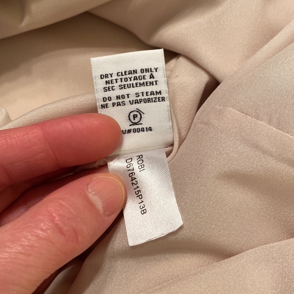 NWT Diane von Fursterberg linen looking dress. Size 6. Cream with navy trim. - Picture 10 of 11